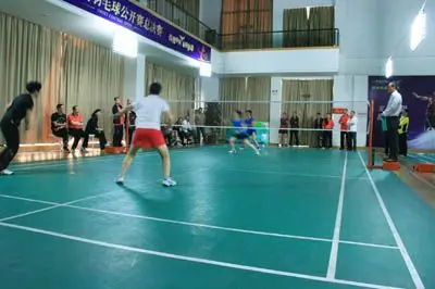 更彰显了其